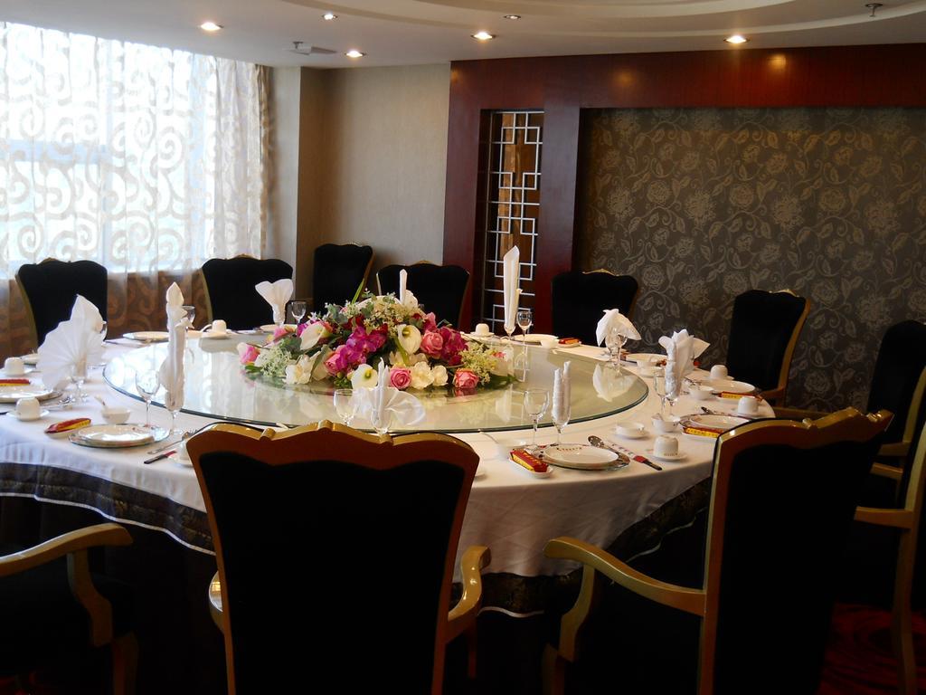 Yijing Holiday Hotel Yimeng Road Linyi  ภายนอก รูปภาพ