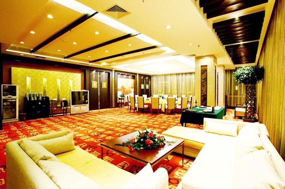 Yijing Holiday Hotel Yimeng Road Linyi  ภายนอก รูปภาพ