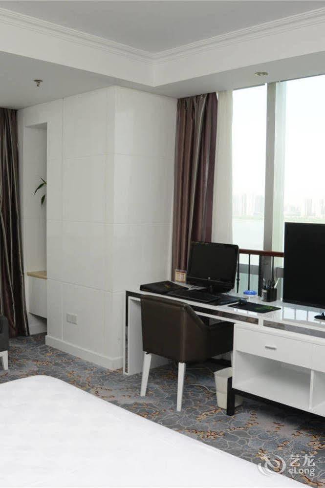 Yijing Holiday Hotel Yimeng Road Linyi  ภายนอก รูปภาพ