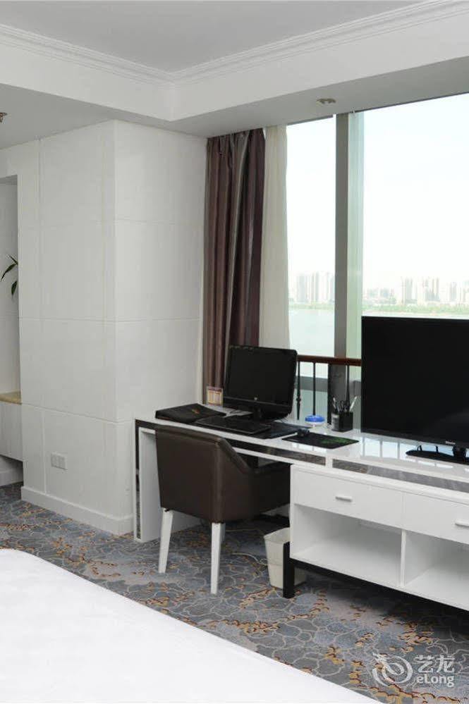 Yijing Holiday Hotel Yimeng Road Linyi  ภายนอก รูปภาพ