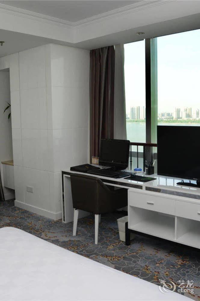 Yijing Holiday Hotel Yimeng Road Linyi  ภายนอก รูปภาพ